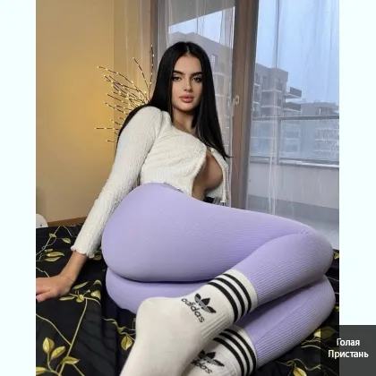 Нежный массаж киской с погружением